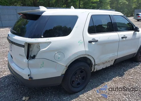 2016 Ford Police Interceptor z USA, uszkodzony, nr VIN 1FM5K8AT1GGD32355